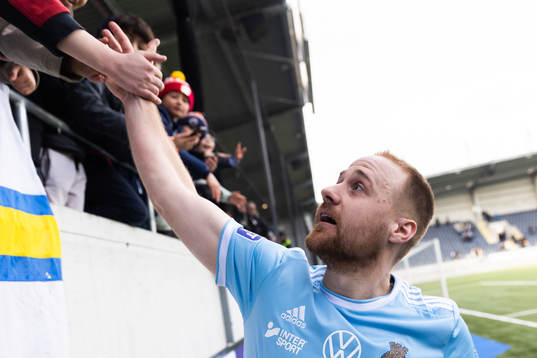 Gefles Oscar Lundin jublar