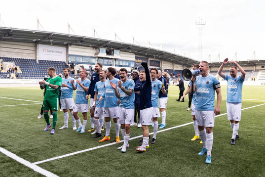 Gefles spelare jublar