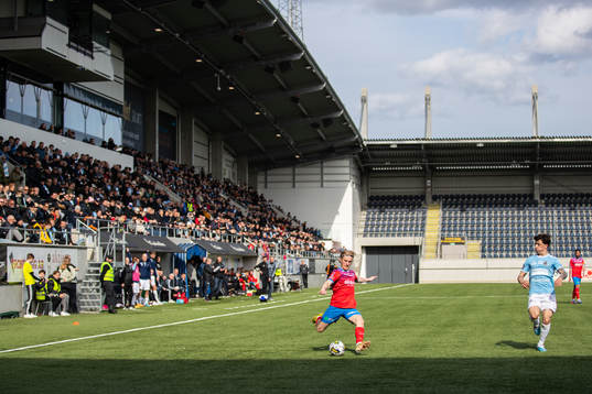 Helsingborgs Victor Blixt och Gefles Antonio Yakoub