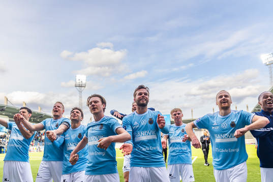 Gefles spelare jublar