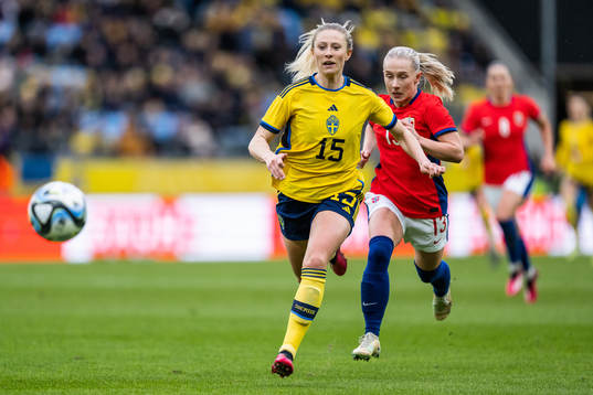 Rebecka Blomqvist of Sweden and Thea Bjelde of Norway