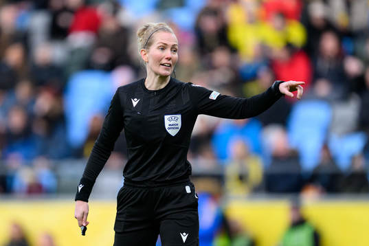 Referee Lina Lehtovaara