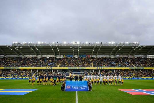 Players of Sweden and Norway at lineup