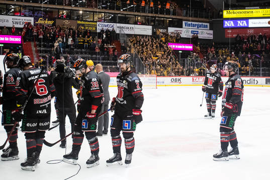 Örebros Rasmus Rissanen och Robert Leino deppar