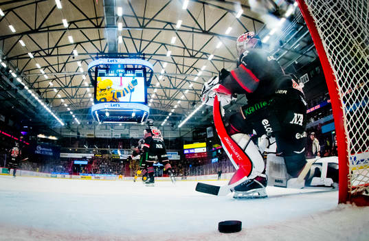 Örebros målvakt Jhonas Enroth deppar