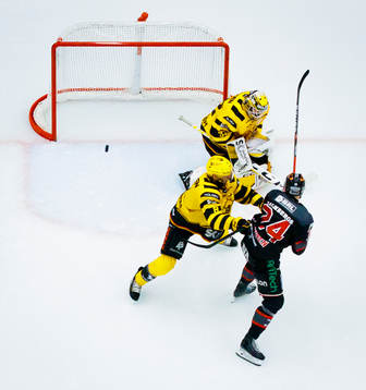 Skellefteås målvakt Linus Söderström och Örebros Jani