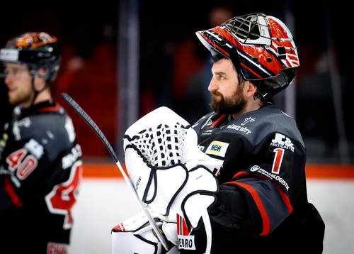 Örebros målvakt Jhonas Enroth deppar