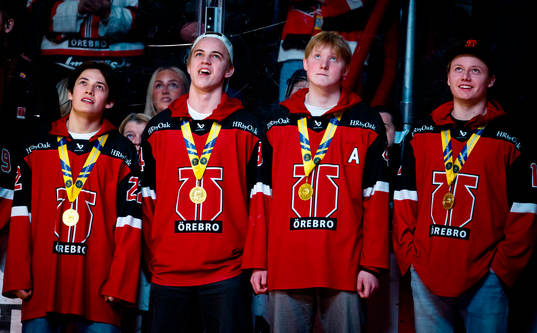 Örebros J18 lag hyllas