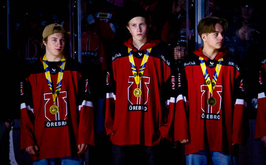 Örebros J18 lag hyllas