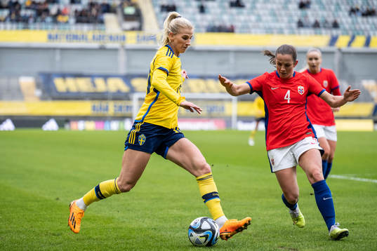 Sofia Jakobsson of Sweden and Tuva Hansen of Norway