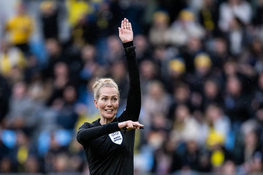 Referee Lina Lehtovaara