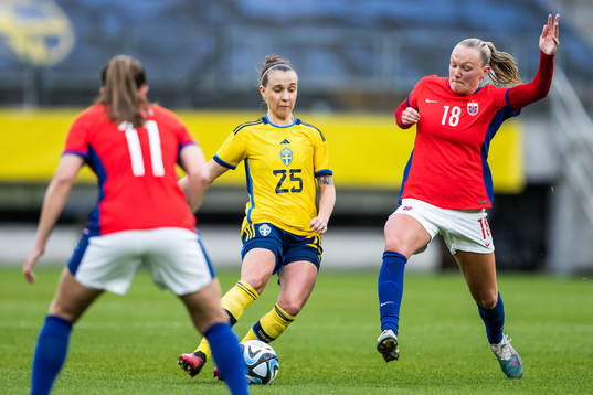 Julia Zigiotti Olme of Sweden and Frida Maanum of Norway