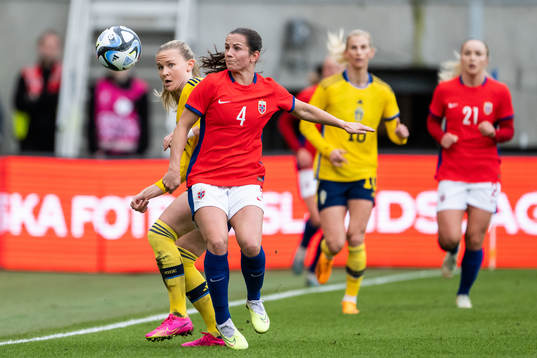 Matilda Vinberg of Sweden and Tuva Hansen of Norway