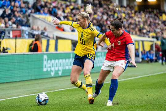 Sofia Jakobsson of Sweden and Tuva Hansen of Norway