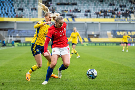 Sofia Jakobsson of Sweden and Anna Langås Jøsendal of