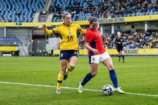 Filippa Angeldahl of Sweden and Tuva Hansen of Norway