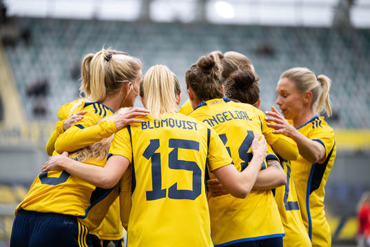 Players of Sweden celebrates