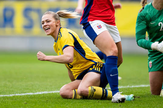 Fridolina Rolfö of Sweden celebrate