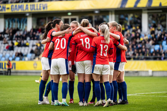 Players of Norway celebrate