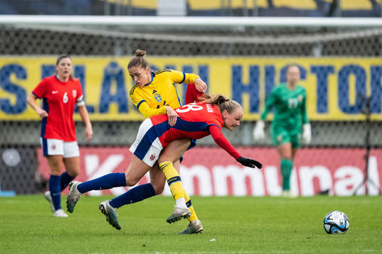 Filippa Angeldahl of Sweden and Frida Maanum of Norway