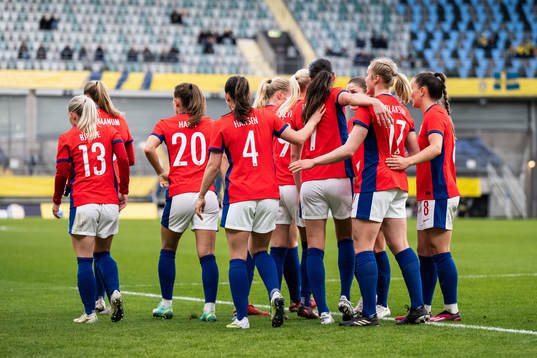 Players of Norway celebrate