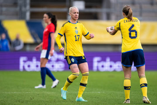 Caroline Seger of Sweden recieves the captains armband