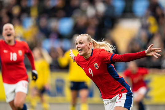 Karina Sævik of Norway celebrate