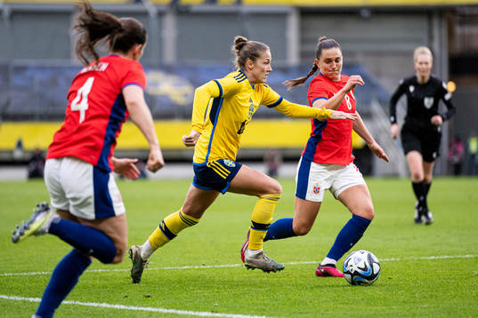 Filippa Angeldahl of Sweden and Vilde Bøe Risa of Norway