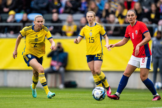 Jonna Andersson of Sweden and Vilde Bøe Risa of Norway