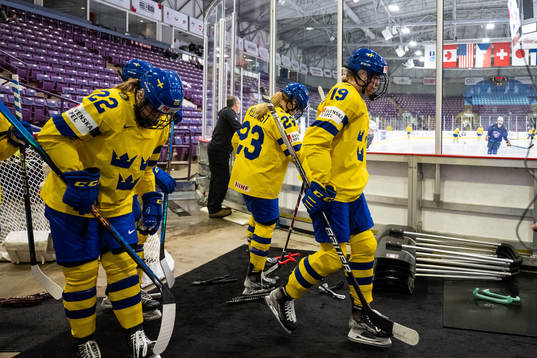 Hanna Thuvik, Ebba Hedqvist and Sara Hjalmarsson of Sweden