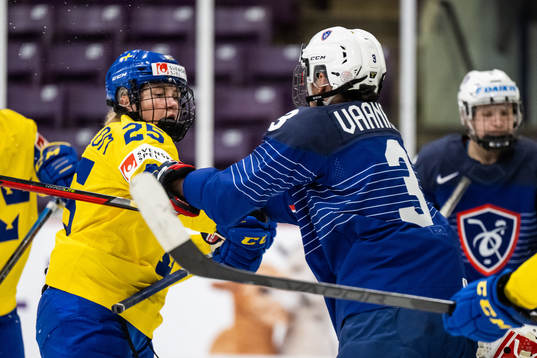 Lina Ljungblom of Sweden and Mia Vaananen of France
