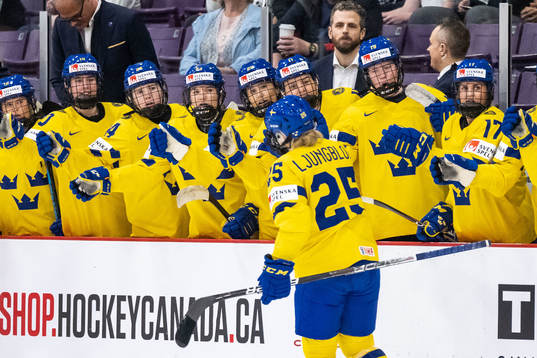 Lina Ljungblom of Sweden celebrate with team mates