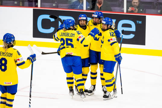 Hanna Olsson of Sweden celebrate with teammates