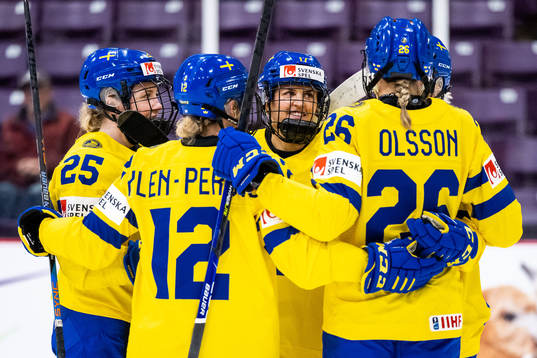 Lina Ljungblom and Sofie Lundin of Sweden celebrate