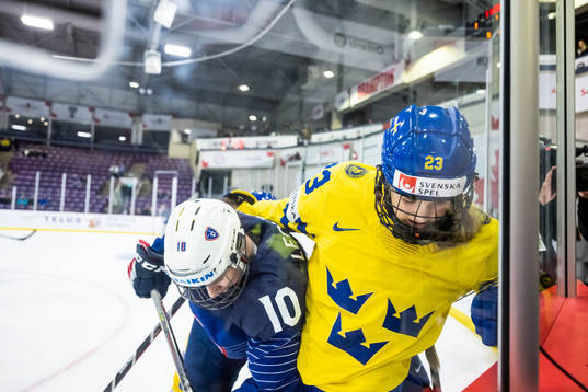 Sophie Leclerc of France and Ebba Hedqvist of Sweden