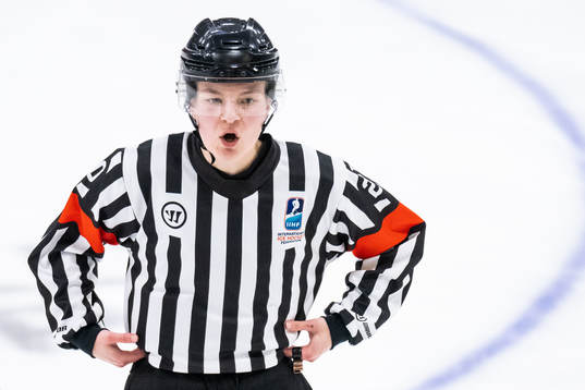 Referee Anniina Nurmi