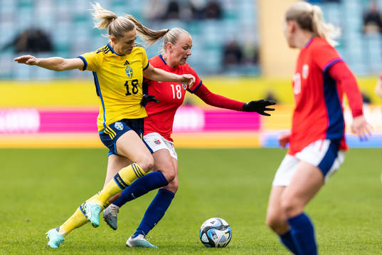 Fridolina Rolfö of Sweden and Frida Maanum of Norway