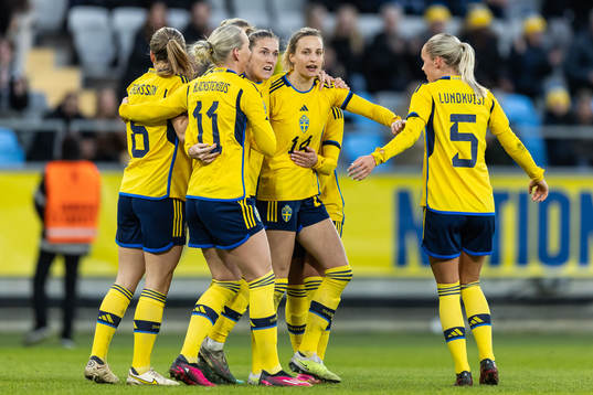 Nathalie Björn of Sweden celebrates with teammates