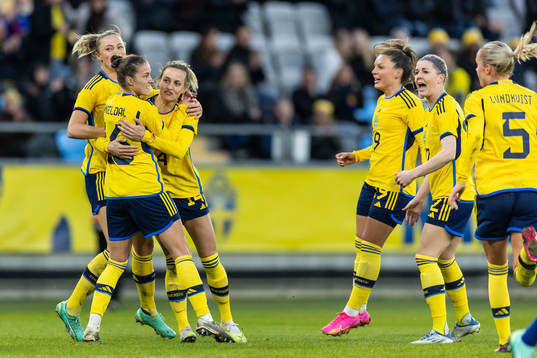 Nathalie Björn of Sweden celebrates with teammates