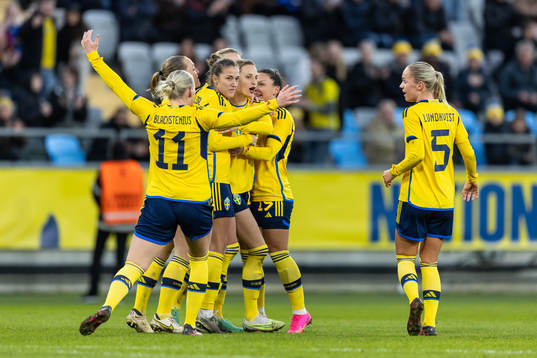 Nathalie Björn of Sweden celebrates with teammates