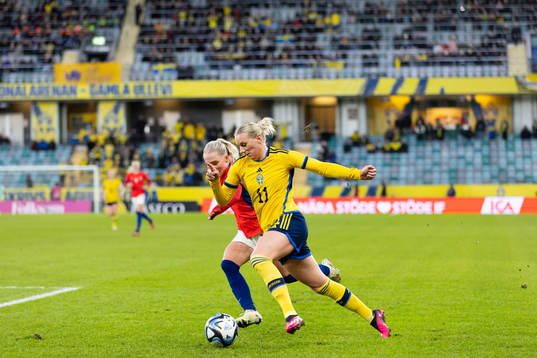 Thea Bjelde of Norway and Stina Blackstenius of Sweden