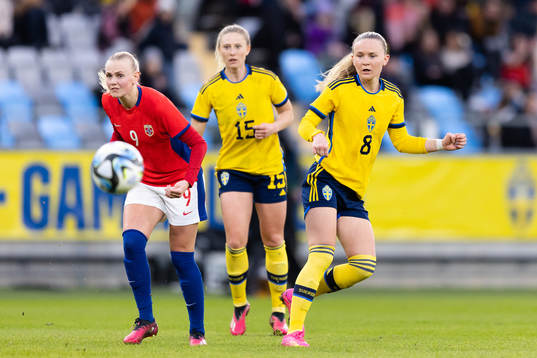 Karina Sævik of Norway and Matilda Vinberg of Sweden