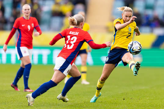 Thea Bjelde of Norway and Jonna Andersson of Sweden