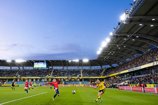Thea Bjelde of Norway and Jonna Andersson of Sweden