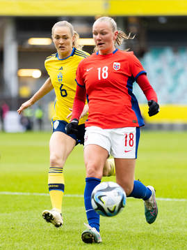 Magdalena Eriksson of Sweden and Frida Maanum of Norway