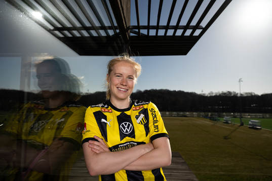 Häckens Julie Blakstad poserar