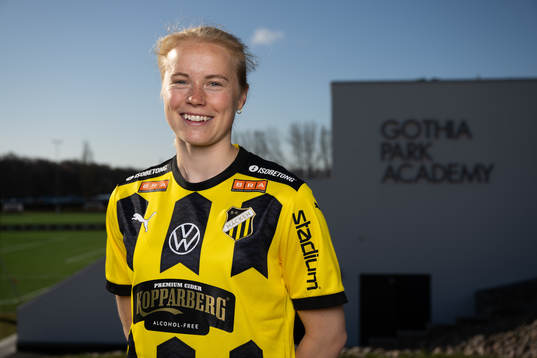 Häckens Julie Blakstad poserar