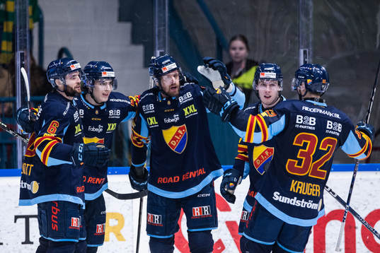 Djurgårdens Cameron Ernst Schilling jublar med lagkamrater
