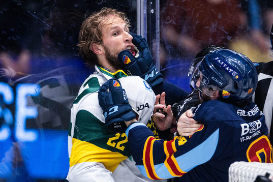 Björklövens Fredrik Weigel och Djurgårdens Kevin Karlsson
