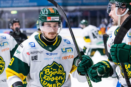 Björklövens Joel Mustonen jublar